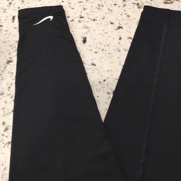 ❤️NIB!!! ❤️Nike Therma Sleeve. - Picture 4 of 8